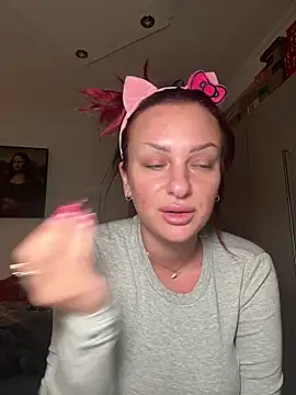 Snapshot of OliviaaFischer chatting on 12.18.25 OliviaaFischer online show from 12.18.25