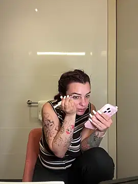 Snapshot of OliviaaFischer chatting on 06.05.26 OliviaaFischer online show from 06.05.26