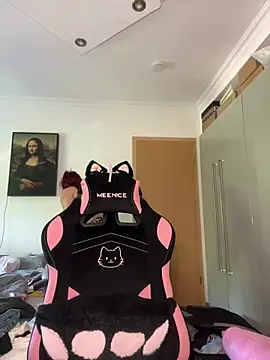 Snapshot of OliviaaFischer chatting on 06.18.26 OliviaaFischer online show from 06.18.26