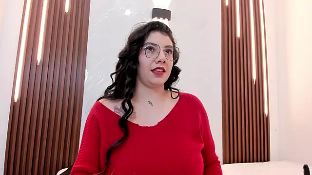 Snapshot of CarolinaMejia chatting on 12.05.25 CarolinaMejia online show from 12.05.25