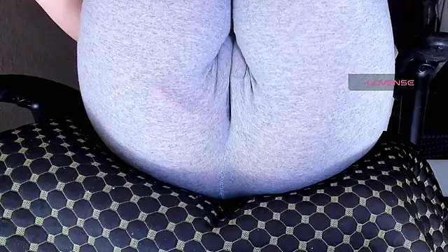 Cameltoe squirt inPants online show from 02.13.26