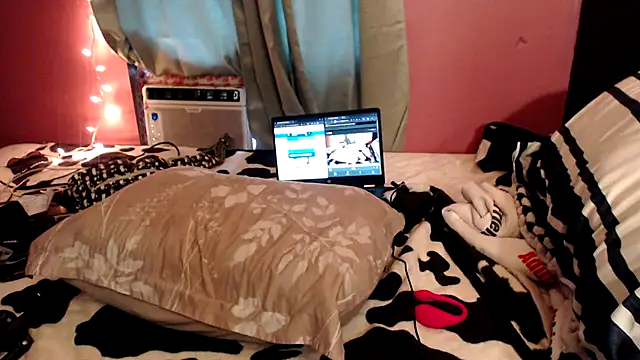 Snapshot of RicaSuave_69 chatting on 05.06.26 RicaSuave 69 online show from 05.06.26