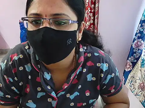 Snapshot of jannu6482 chatting on 11.08.25 jannu6482 online show from 11.08.25