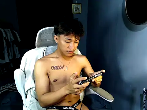 Snapshot of naughtyboyloy_0 chatting on 05.04.26 naughtyboyloy 0 online show from 05.04.26