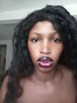 Snapshot of XOXOebony chatting on 05.29.26 XOXOebony online show from 05.29.26