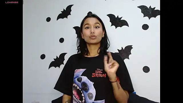 Gia Lee online show from 10.25.25