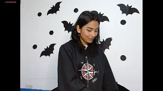 Gia Lee online show from 10.28.25