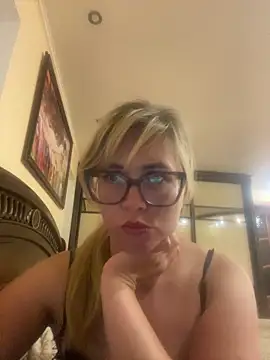 Crystal00Girl online show from 09.17.25