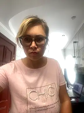 Crystal00Girl online show from 09.19.25