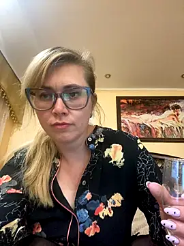 Crystal00Girl online show from 09.20.25