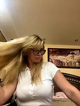 Crystal00Girl online show from 09.23.25