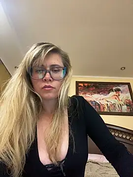 Crystal00Girl online show from 10.02.25