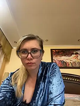 Crystal00Girl online show from 10.05.25