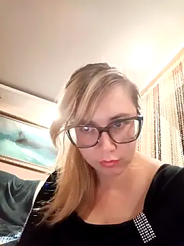 Crystal00Girl online show from 10.13.25