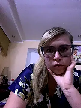 Crystal00Girl online show from 10.14.25