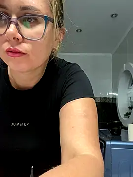 Crystal00Girl online show from 10.26.25