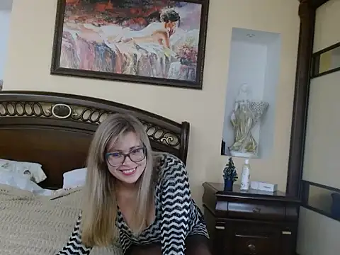 Crystal00Girl online show from 12.13.25