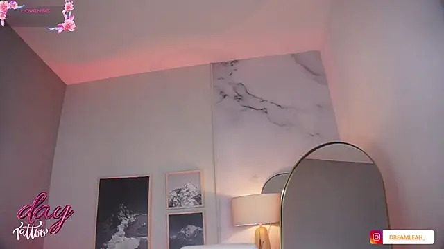 Snapshot of dreamleah_ chatting on 07.17.26 dreamleah online show from 07.17.26