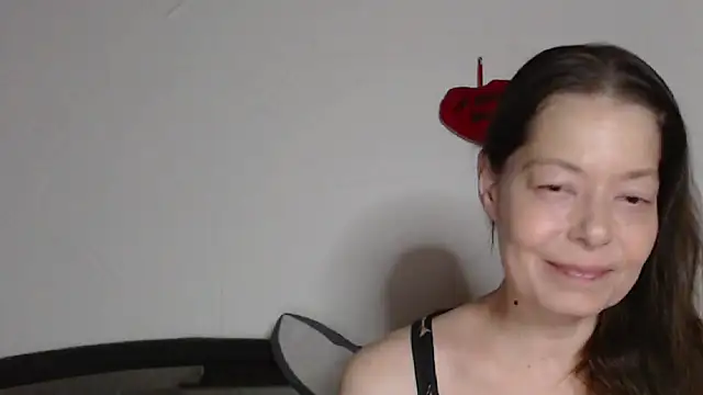 Snapshot of SexySarah177 chatting on 03.24.26 SexySarah177 online show from 03.24.26