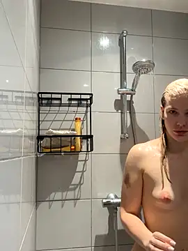 Snapshot of Chloemillerrxx chatting on 09.20.25 Chloemillerrxx online show from 09.20.25