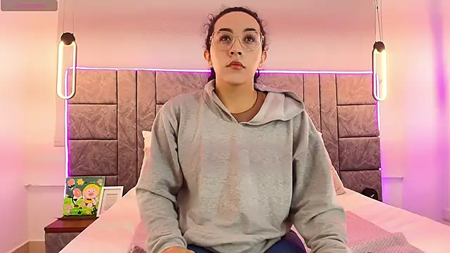 alehia cute online show from 10.17.25