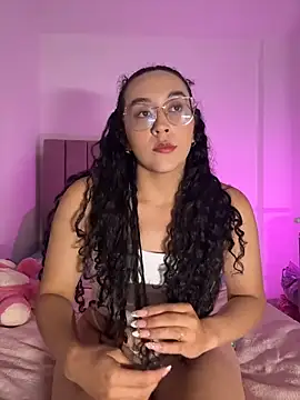 Snapshot of alehia_cute chatting on 07.14.26 alehia cute online show from 07.14.26