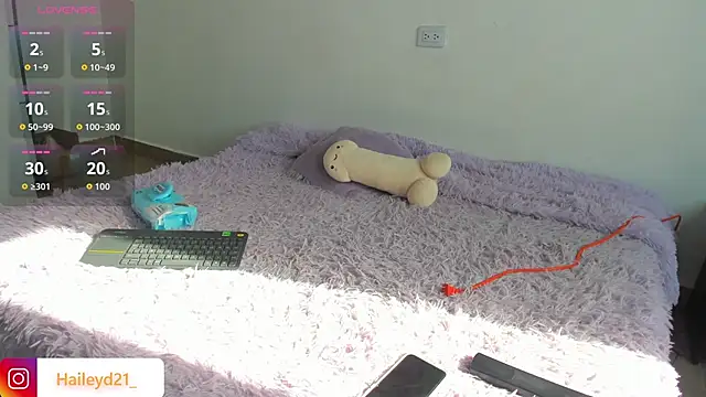 HaileyDuke online show from 12.04.25