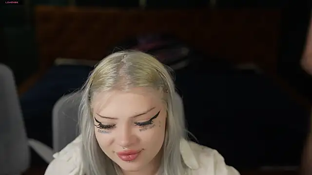 Snapshot of Naomi_054 chatting on 11.21.25 Naomi 054 online show from 11.21.25