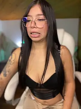 Maddy Piink online show from 11.18.25