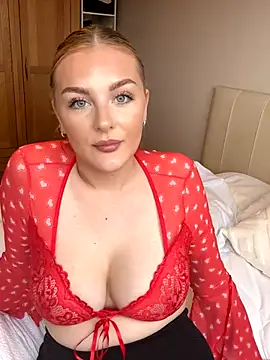 Snapshot of Layla_20_ chatting on 10.28.25 Layla 20 online show from 10.28.25