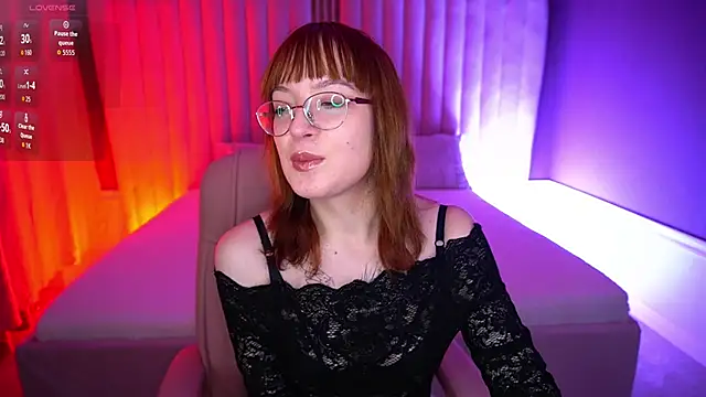 Pixie Peachh online show from 11.19.25