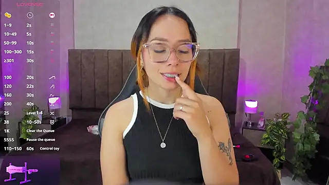 LanaMills  online show from 09.14.25