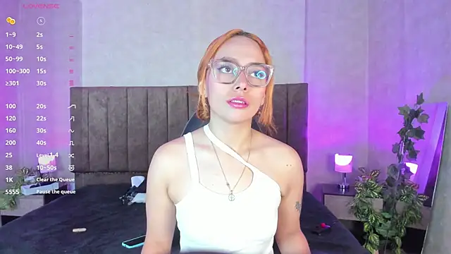 LanaMills  online show from 10.10.25