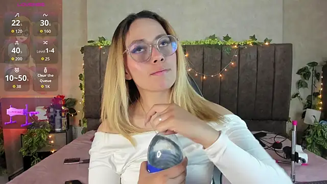 LanaMills  online show from 03.31.26