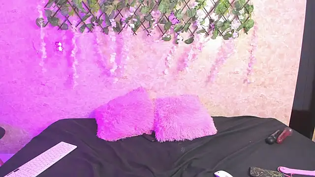 Snapshot of ImEmily444 chatting on 10.10.25 ImEmily444 online show from 10.10.25