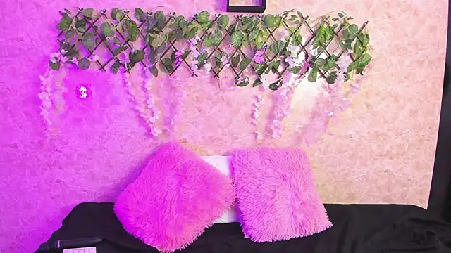 Snapshot of ImEmily444 chatting on 10.21.25 ImEmily444 online show from 10.21.25