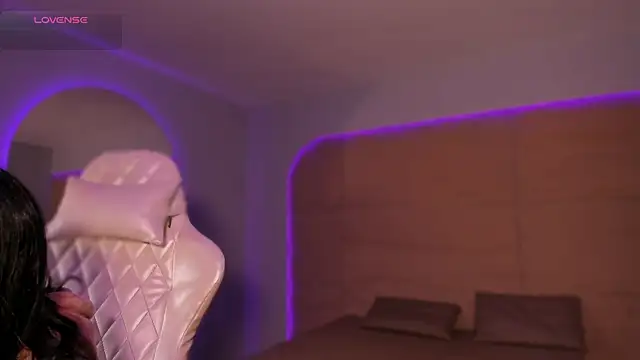 HannahMontgomery online show from 12.04.25