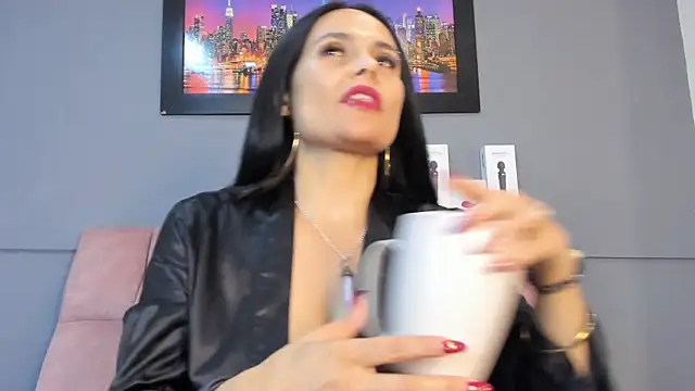 Snapshot of CharlotteCottin chatting on 07.28.26 CharlotteCottin online show from 07.28.26