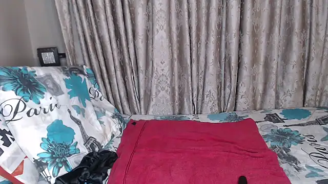 Snapshot of Lunalee chatting on 03.25.26 Lunalee online show from 03.25.26