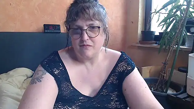 ladyfrombonn online show from 04.16.26