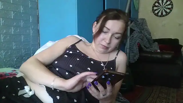 Snapshot of DanaNeon chatting on 04.25.26 DanaNeon online show from 04.25.26