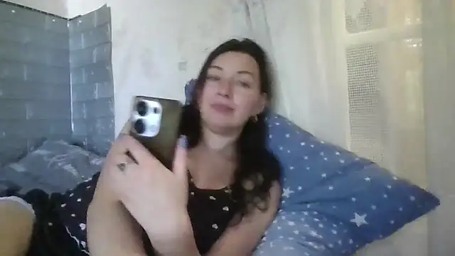 Snapshot of DanaNeon chatting on 05.21.26 DanaNeon online show from 05.21.26