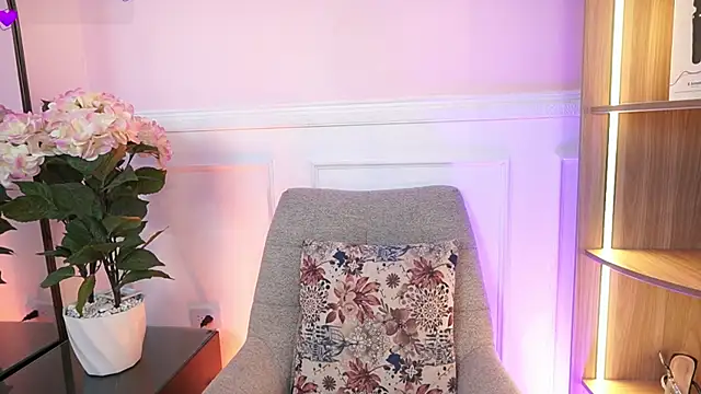 MilaCrave online show from 04.09.26