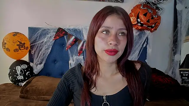 Snapshot of Sofiia_Tay chatting on 10.22.25 Sofiia Tay online show from 10.22.25