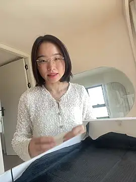 Snapshot of Y2Luvk chatting on 05.19.26 Y2Luvk online show from 05.19.26