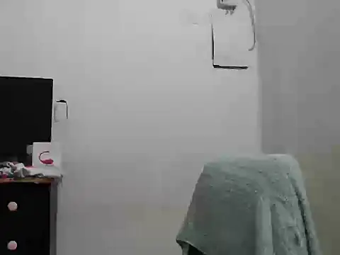 Bratzhot09 online show from 10.29.25