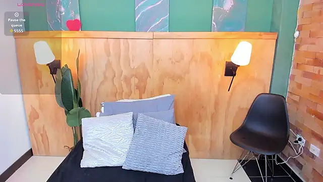 Snapshot of halleylorens chatting on 01.31.26 halleylorens online show from 01.31.26