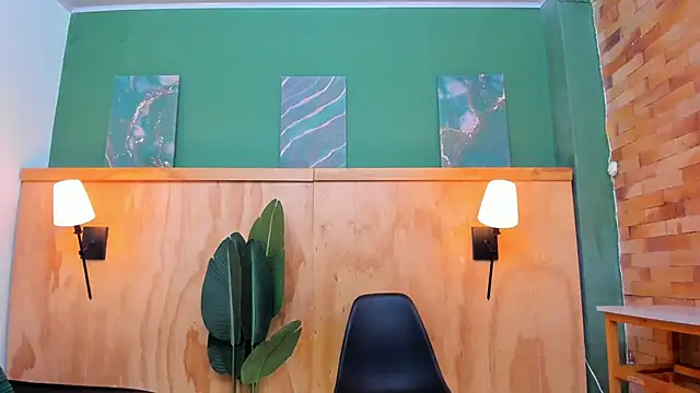 Snapshot of halleylorens chatting on 02.23.26 halleylorens online show from 02.23.26