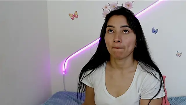 angelyxs online show from 10.24.25