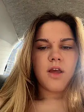 Snapshot of lisabaus chatting on 03.09.26 lisabaus online show from 03.09.26